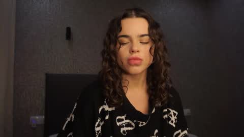 Linda online show from December 22, 1:19 pm