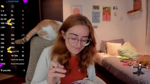 Snapshot of linda_giggle chatting on December 3, 11:02 pm Giggles  online show from December 3, 11:02 pm