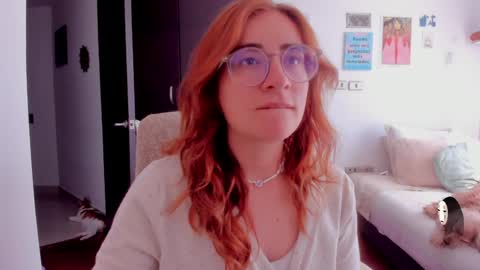 Snapshot of linda_giggle chatting on December 11, 4:53 pm Giggles  online show from December 11, 4:53 pm