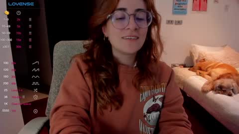 Snapshot of linda_giggle chatting on December 12, 12:38 am Giggles  online show from December 12, 12:38 am