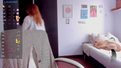 Snapshot of linda_giggle chatting on December 13, 2:05 pm Giggles  online show from December 13, 2:05 pm