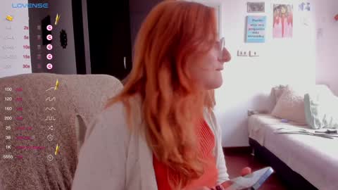 Snapshot of linda_giggle chatting on December 19, 6:23 pm Giggles  online show from December 19, 6:23 pm