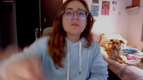Snapshot of linda_giggle chatting on December 19, 10:42 pm Giggles  online show from December 19, 10:42 pm