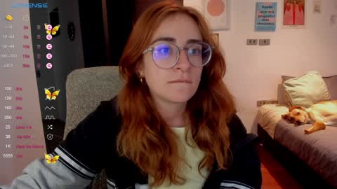 Snapshot of linda_giggle chatting on December 23, 11:17 pm Giggles  online show from December 23, 11:17 pm