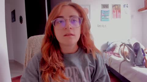 Snapshot of linda_giggle chatting on January 6, 5:06 pm Giggles  online show from January 6, 5:06 pm