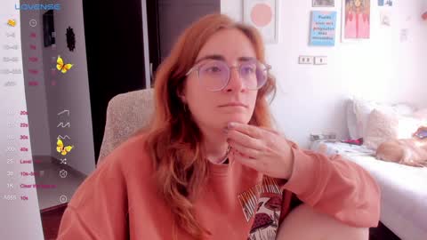 Snapshot of linda_giggle chatting on January 8, 4:44 pm Giggles  online show from January 8, 4:44 pm