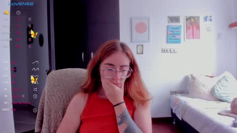 Snapshot of linda_giggle chatting on January 9, 5:22 pm Giggles  online show from January 9, 5:22 pm