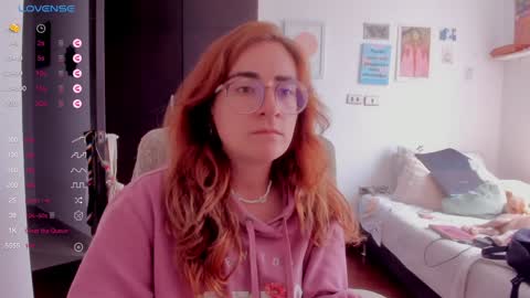 Snapshot of linda_giggle chatting on January 10, 5:24 pm Giggles  online show from January 10, 5:24 pm