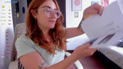 Snapshot of linda_giggle chatting on January 16, 2:51 pm Giggles  online show from January 16, 2:51 pm