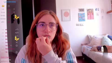 Snapshot of linda_giggle chatting on January 21, 7:50 pm Giggles  online show from January 21, 7:50 pm