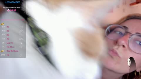 Snapshot of linda_giggle chatting on January 28, 12:15 am Giggles  online show from January 28, 12:15 am