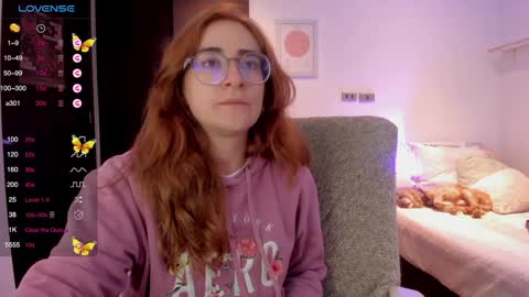 Snapshot of linda_giggle chatting on February 3, 3:53 am Giggles  online show from February 3, 3:53 am