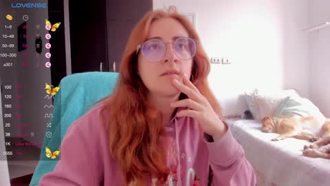 Snapshot of linda_giggle chatting on February 3, 2:55 pm Giggles  online show from February 3, 2:55 pm