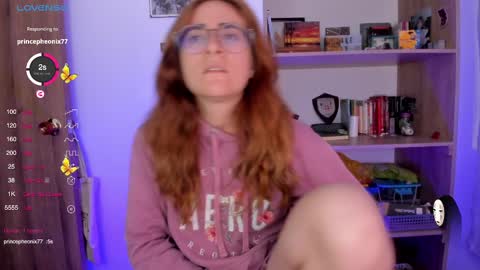 Snapshot of linda_giggle chatting on February 19, 12:46 am Giggles  online show from February 19, 12:46 am