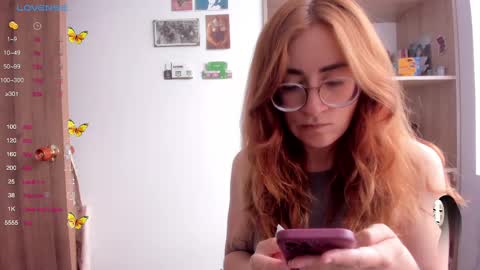 Snapshot of linda_giggle chatting on February 19, 1:39 pm Giggles  online show from February 19, 1:39 pm