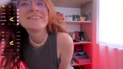 Snapshot of linda_giggle chatting on February 25, 7:03 pm Giggles  online show from February 25, 7:03 pm