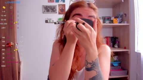 Snapshot of linda_giggle chatting on March 4, 1:17 pm Giggles  online show from March 4, 1:17 pm