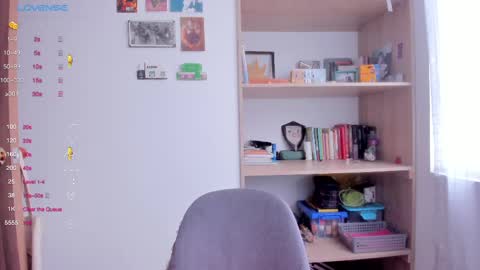 Snapshot of linda_giggle chatting on March 5, 1:39 pm Giggles  online show from March 5, 1:39 pm