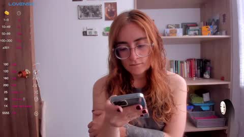 Snapshot of linda_giggle chatting on March 6, 3:24 pm Giggles  online show from March 6, 3:24 pm