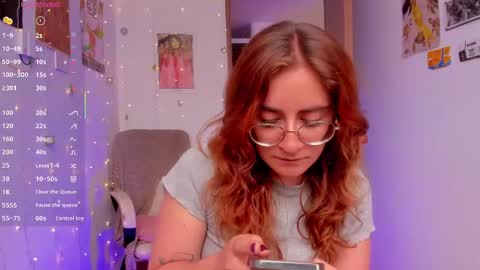 Snapshot of linda_giggle chatting on September 19, 2:29 pm Giggles  online show from September 19, 2:29 pm