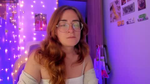 Snapshot of linda_giggle chatting on September 29, 10:58 pm Giggles  online show from September 29, 10:58 pm