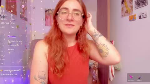 Snapshot of linda_giggle chatting on October 9, 2:37 pm Giggles  online show from October 9, 2:37 pm