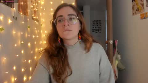 Snapshot of linda_giggle chatting on October 11, 12:21 am Giggles  online show from October 11, 12:21 am