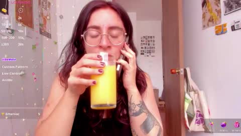 Snapshot of linda_giggle chatting on October 15, 2:06 pm Giggles  online show from October 15, 2:06 pm