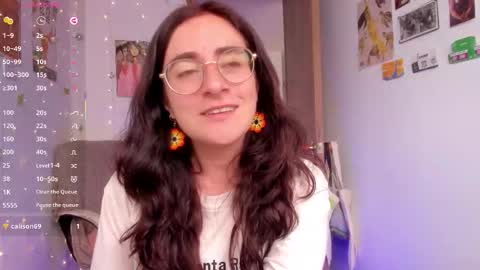 Snapshot of linda_giggle chatting on October 17, 3:36 pm Giggles  online show from October 17, 3:36 pm