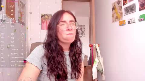 Snapshot of linda_giggle chatting on October 22, 2:28 pm Giggles  online show from October 22, 2:28 pm