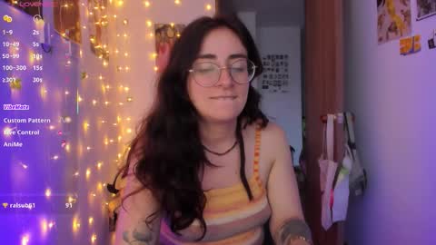 Giggles  online show from November 5, 10:32 pm