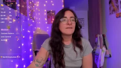 Giggles  online show from November 21, 9:35 pm