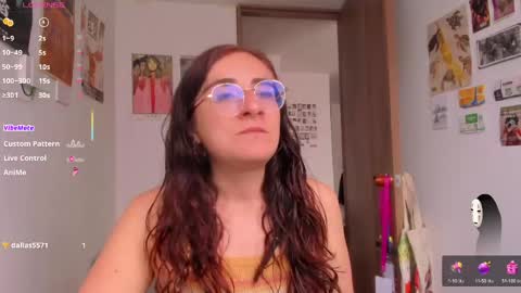 Snapshot of linda_giggle chatting on May 27, 2:14 pm Giggles online show from May 27, 2:14 pm