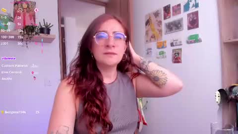 Snapshot of linda_giggle chatting on June 12, 3:22 pm Giggles online show from June 12, 3:22 pm