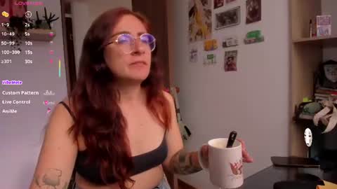 Snapshot of linda_giggle chatting on June 17, 1:01 pm Giggles online show from June 17, 1:01 pm