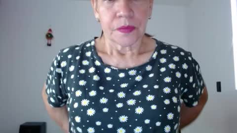 Linda Hanna online show from December 3, 2:48 pm