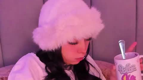 Lindaa maria  online show from January 9, 6:05 am