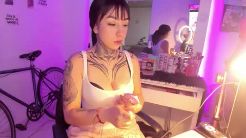 Lindaa maria  online show from February 22, 9:35 pm