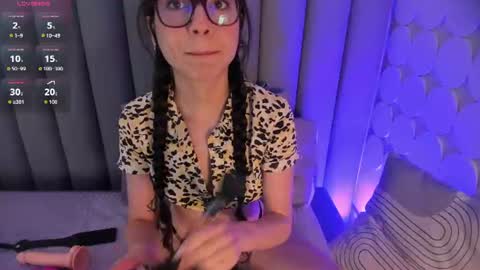 Snapshot of linda_moonrose chatting on July 23, 10:35 am Linda online show from July 23, 10:35 am