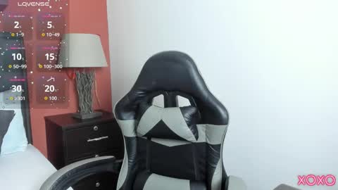 L I N D A online show from March 4, 2:06 am