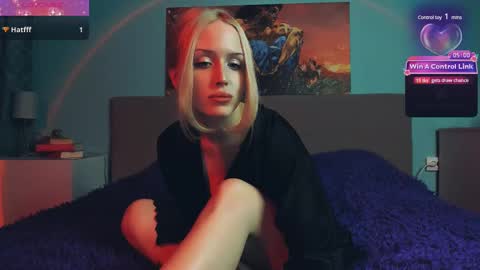 Snapshot of linda_roxy chatting on March 1, 6:32 pm Linda online show from March 1, 6:32 pm