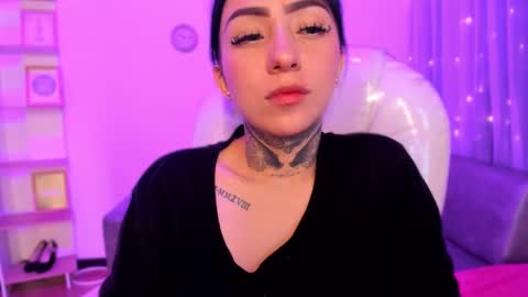 Snapshot of lindaa_miller chatting on January 4, 9:10 am linda miller online show from January 4, 9:10 am