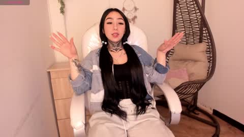 Snapshot of lindaa_miller chatting on January 17, 1:57 am linda miller online show from January 17, 1:57 am