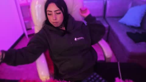 Snapshot of lindaa_miller chatting on February 21, 6:51 am linda miller online show from February 21, 6:51 am