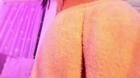 Snapshot of lindaa_miller chatting on February 22, 8:07 am linda miller online show from February 22, 8:07 am