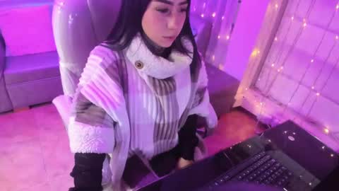 Snapshot of lindaa_miller chatting on February 25, 11:19 am linda miller online show from February 25, 11:19 am