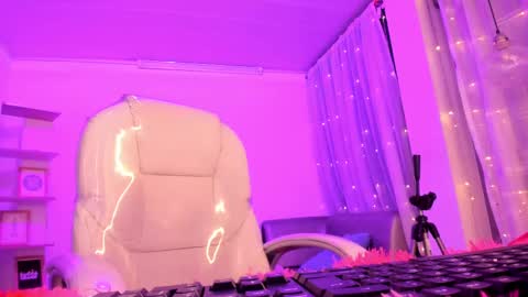 Snapshot of lindaa_miller chatting on March 11, 5:27 am linda miller online show from March 11, 5:27 am