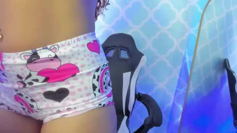 L I N D A online show from November 18, 2:06 am