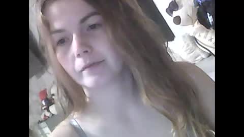 Snapshot of lindaahskys chatting on October 20, 8:42 pm LindaAhSkys online show from October 20, 8:42 pm