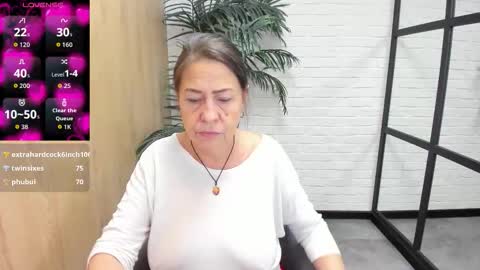 Linda online show from November 28, 5:48 pm